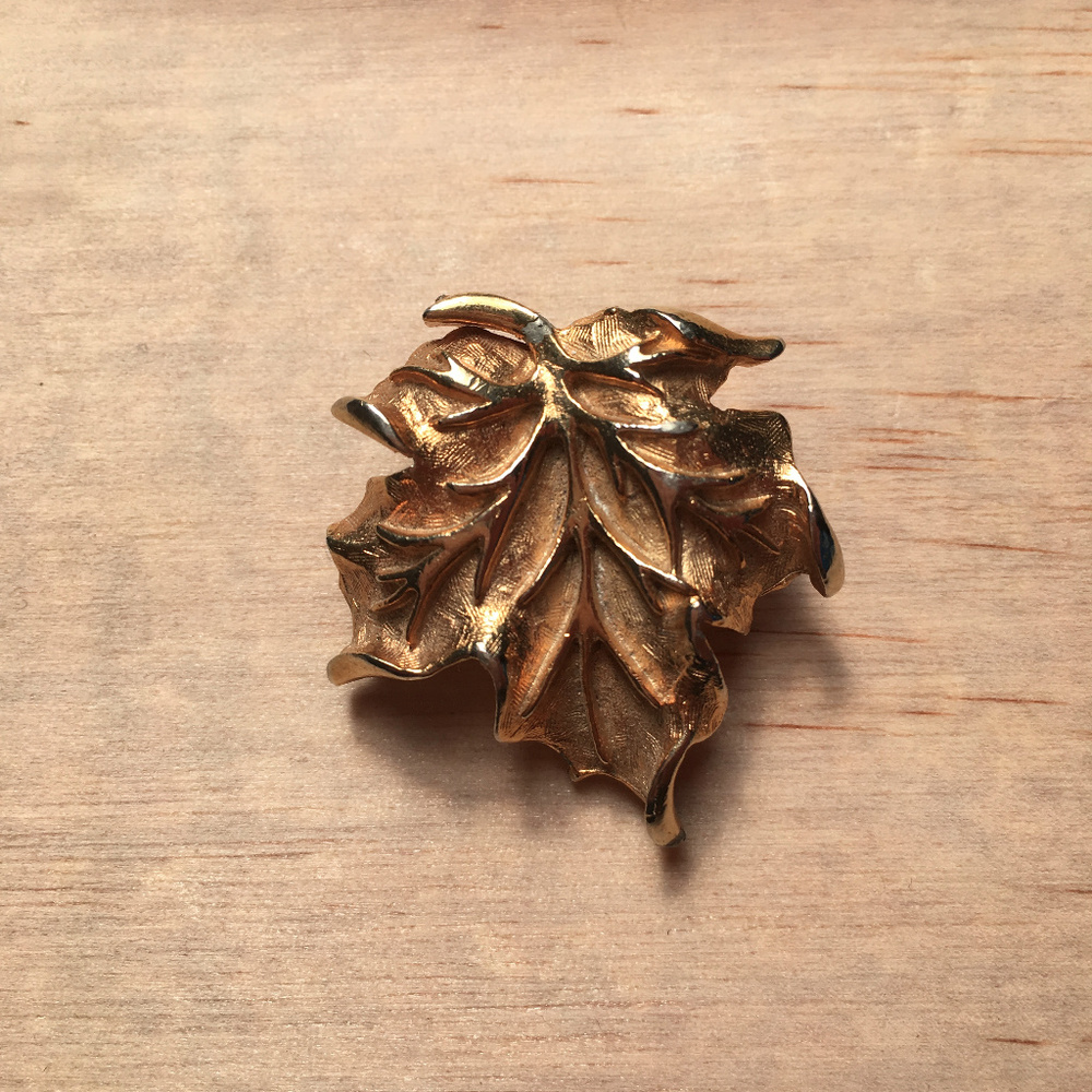 Vintage Goldtone Costume Leaf Brooch